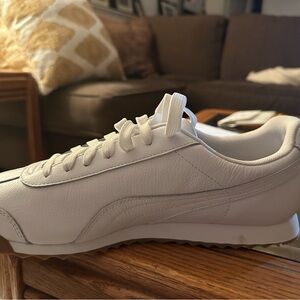 Sleek White Low-Top Sneakers with Leather Finish